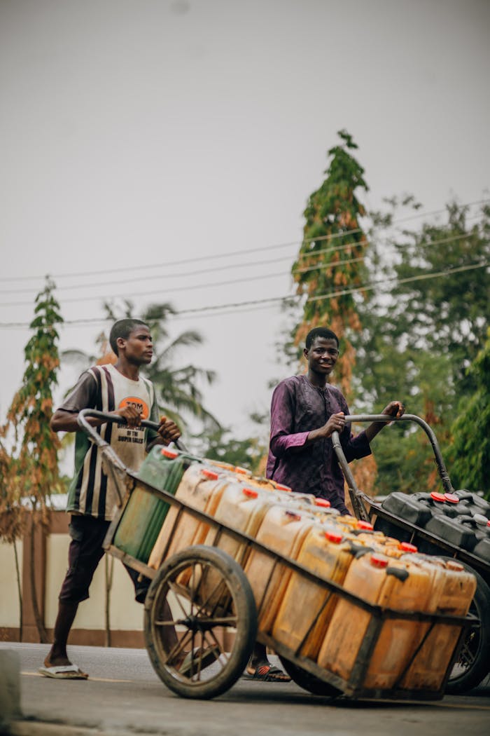 who-we-are street-vendors-transporting-goods-in-urban-area-32299065